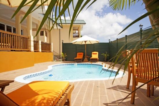 The Palm Seychelles – Swimming Pool