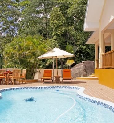 The Palm Seychelles – Piscine